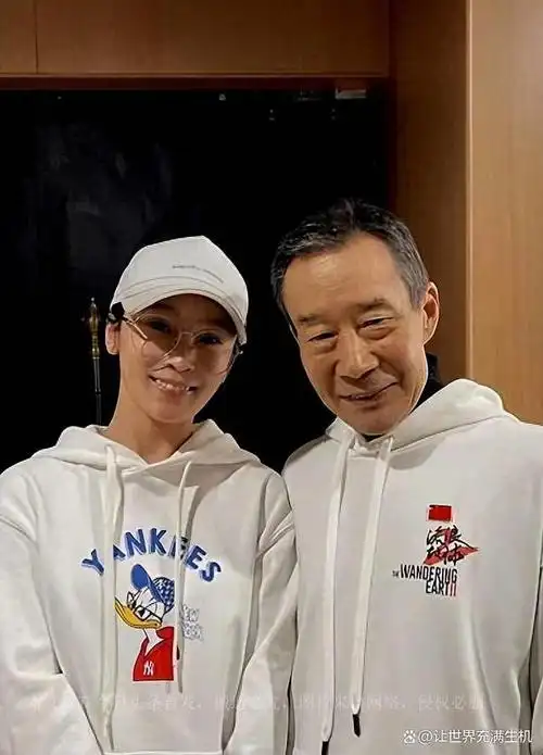 谢楠晒合照刘德华全家在场吴老二向61岁的刘德华求亲吴京笑僵