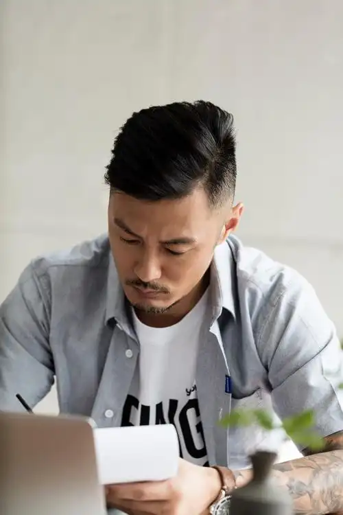 揭露余文乐在新刊里穿的tee背后的计划!竟然是个