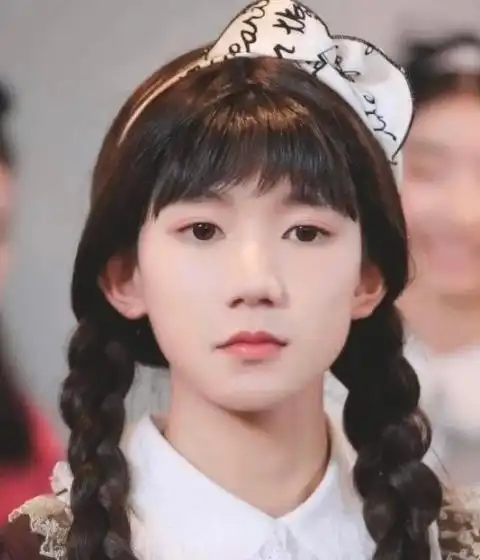 当男明星性转后肖战惊艳朱一龙撞脸鞠婧祎却都输给了他