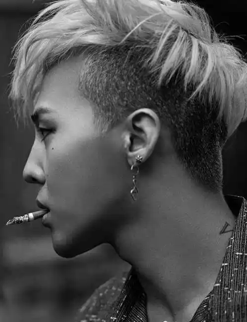 权志龙抽15万烟,看到黄渤价格打扰了!_网友_媒体_一举一动