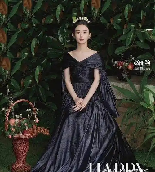 赵丽颖为某刊拍摄的露肩气质大片,以及赵丽颖个人拍摄的大片对比_照片