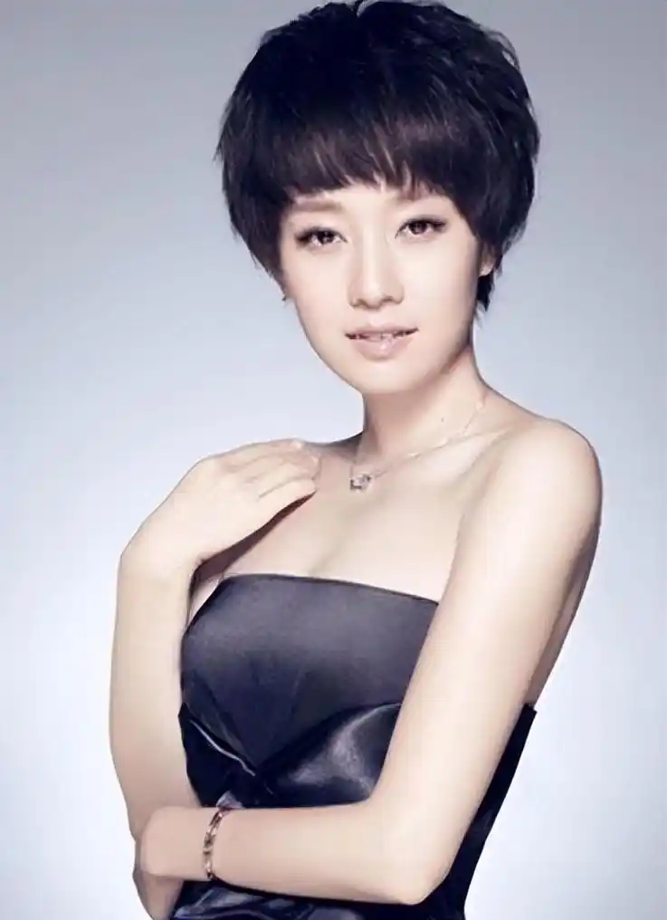 看了马伊琍大女儿的近照,才知道她当年为啥非要抢两孩子的抚养权