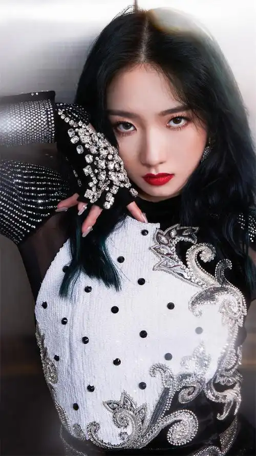 孟美岐野魅性感写真高清手机壁纸