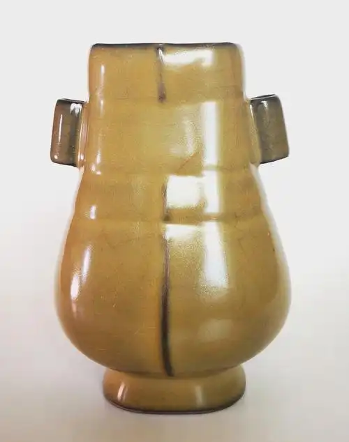 南宋官窑贯耳瓶14厘米高