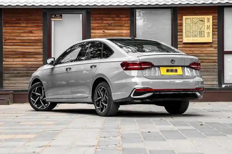 上汽大众新款朗逸正式上市,两套外观设计,售价12.09-15.09万元