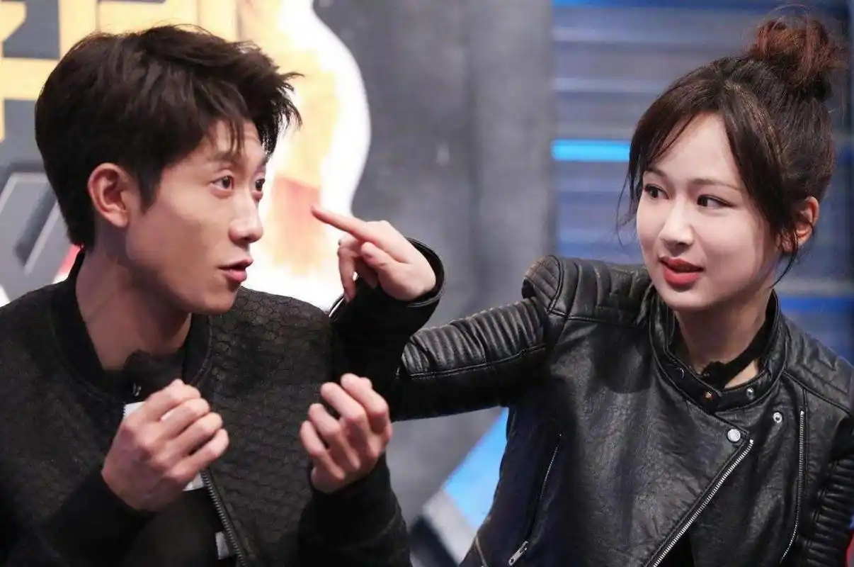 一次,杨紫问张一山:"你有了女朋友,就开始疏远我了,就凭咱俩这关系,你