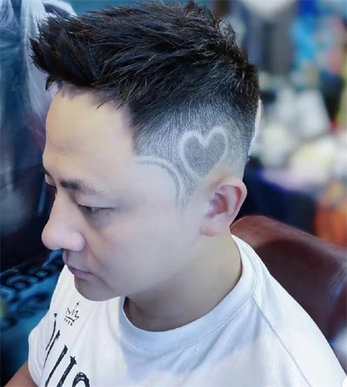男生发型铲青雕刻 简单清爽有个性