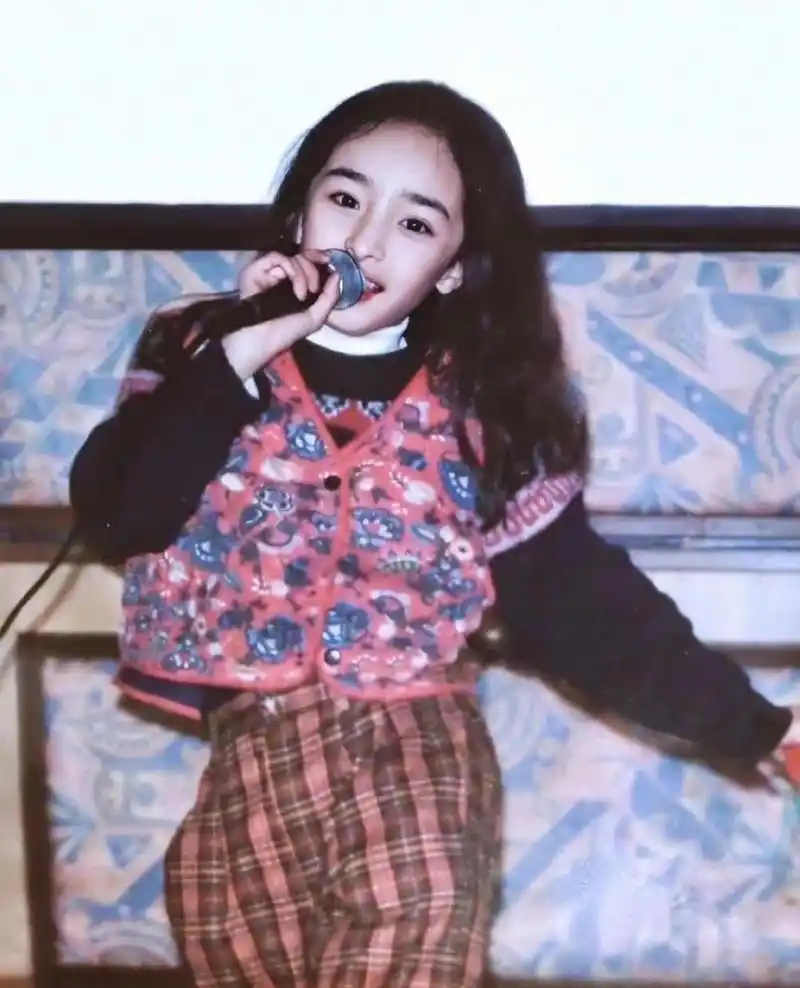 杨幂小时候真好看,真是从小就漂亮#趣图搞笑