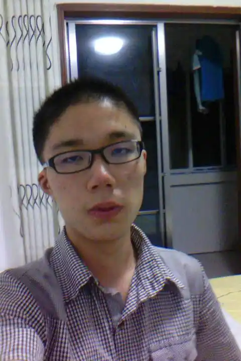 我脸长16cm,脸宽11cm,在理发店理发时问脸型,理发师说应该是鹅蛋脸.