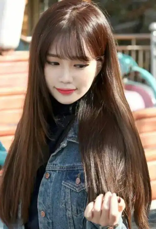 浅棕色头发会给人啥感觉 提亮肌肤的女生染发图集