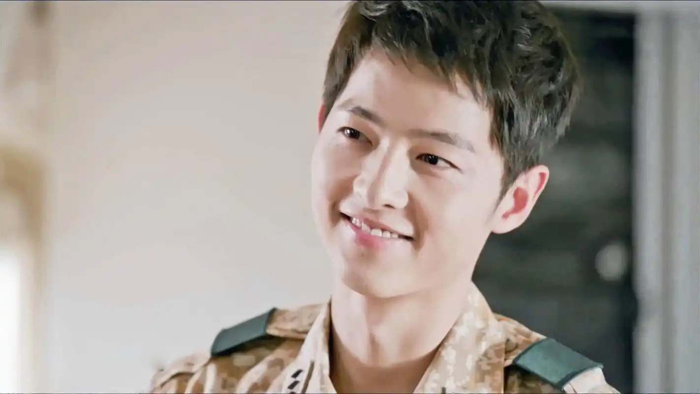 宋仲基太阳的后裔无水印电脑壁纸下载