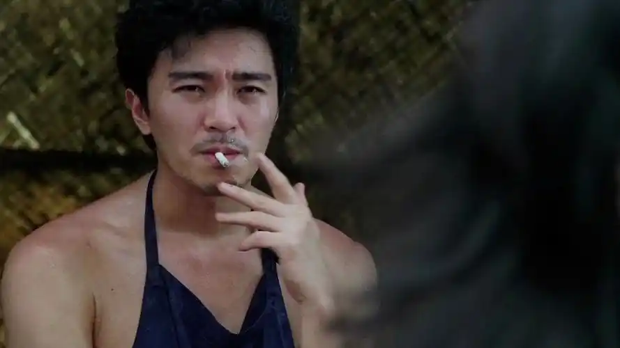 星爷经典忧郁的眼神稀疏的胡渣子神乎其技的刀法还有那杯drymartine