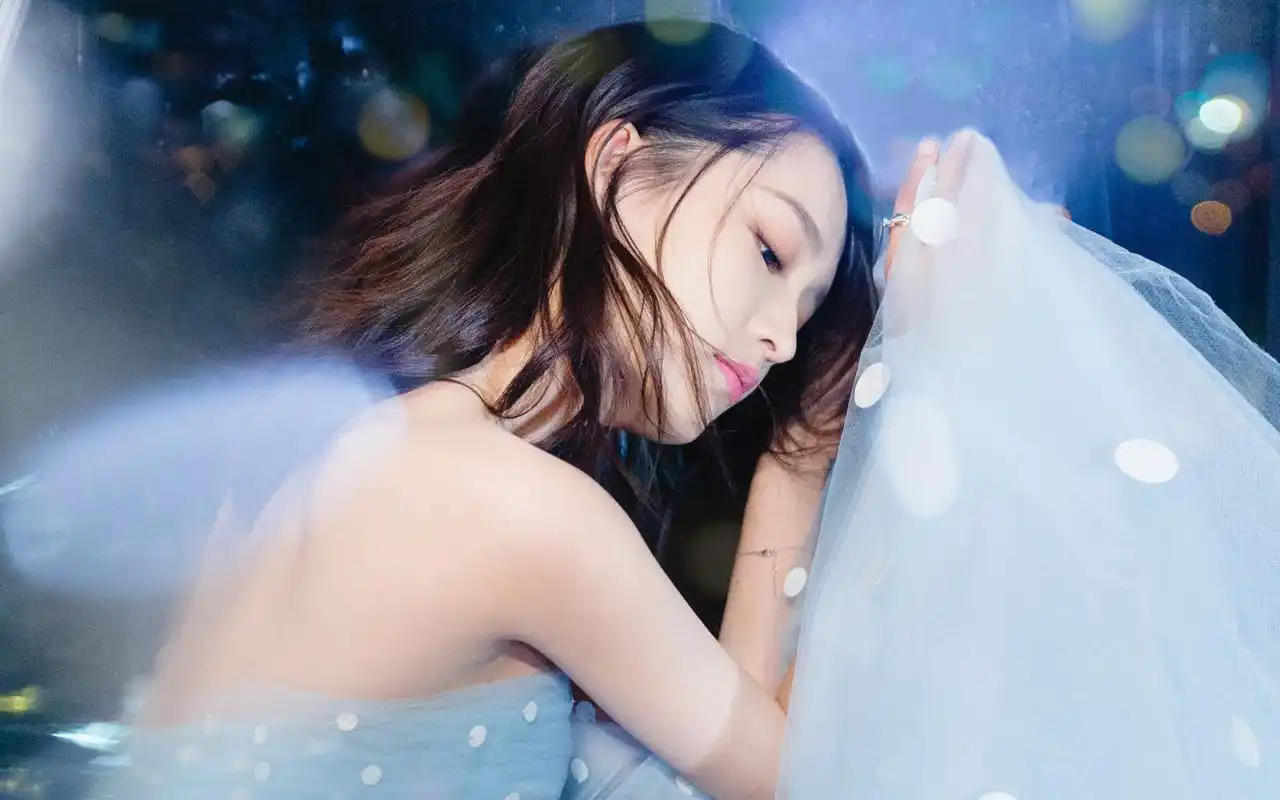 首页 桌面壁纸 李沁露背礼服性感写真高清壁纸上一张下一张查看原图