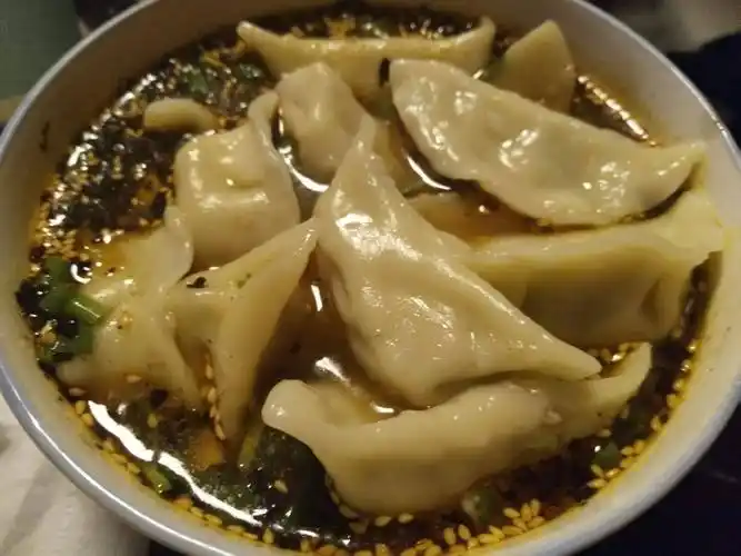 品尝过煎饺之后一人再来一碗水饺,合着,坤爸把我们当猪养了!