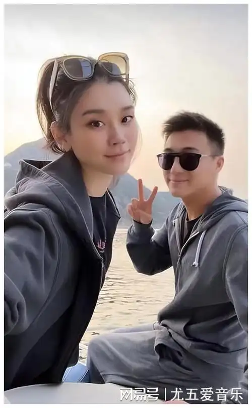 何猷君借新船下水礼为奚梦瑶庆生四太亲密依偎儿媳身高差好萌