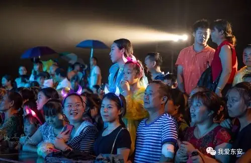 万人冒雨观看微游东安乡村音乐会视频照片