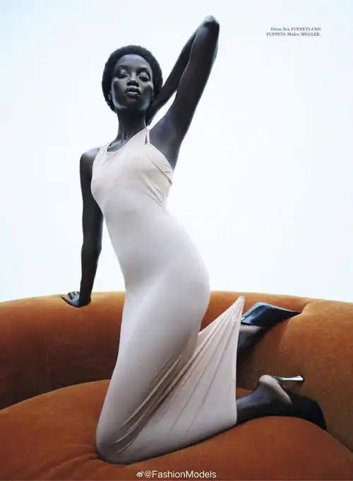 超模#anok yai#近来的大片   街拍    这逆天的长腿 巧克力肤色,堪称