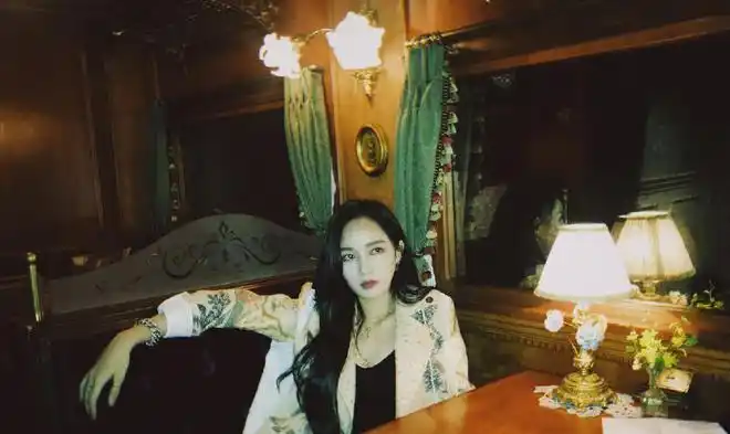 孟佳现身机场这黑丝袜也太性感了吧众人看着只因太美