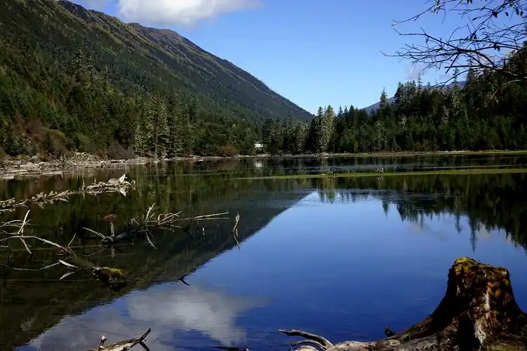 少为人知的康定月亮湖