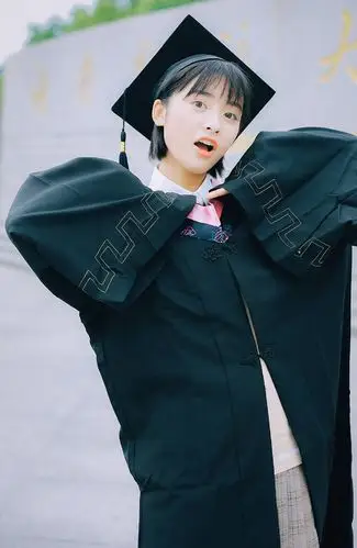 沈月清纯可爱学士服毕业照图片[12/12]_明星_美桌网