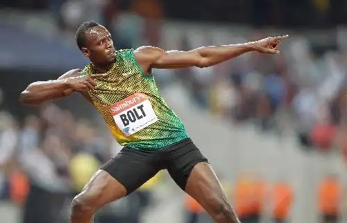 图文钻石联赛伦敦站博尔特标志性庆祝动作