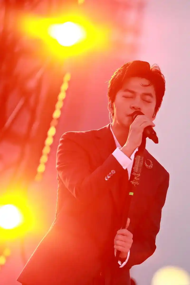 漫天星辰不及李#李健 #最珍贵的照片  - 抖音