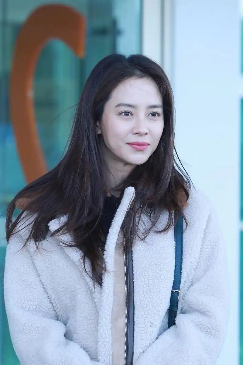 最新一期《running man》,节目组最后设计了一个淋水的惩罚.