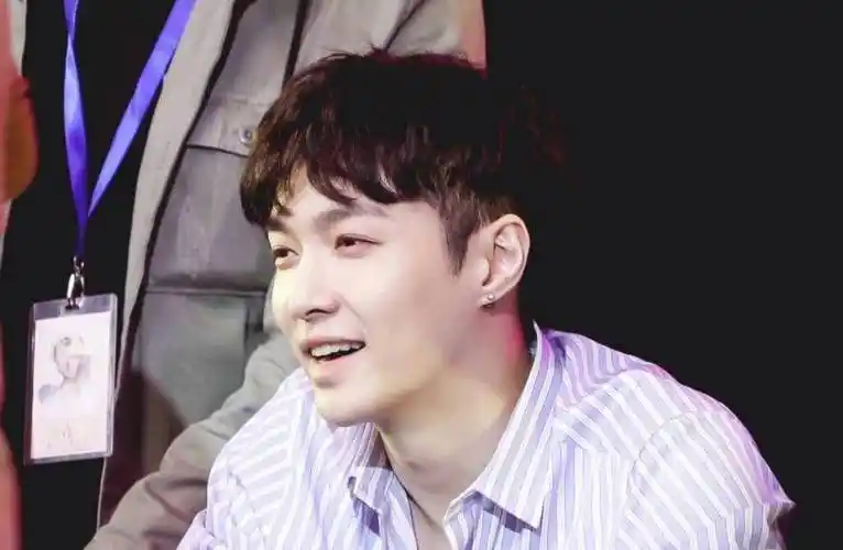 张艺兴向韩国捐2000万韩元,国内比国外还用心,网友:留点老婆本_观众