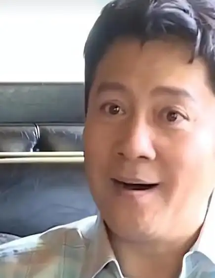 55岁蔡国庆晒二胎正脸照,5岁庆宝浓眉大眼像爸爸,比哥哥还帅气