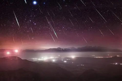 新民快评|星辰依旧在,仰望星空期待来年|流星雨|新民_新浪新闻