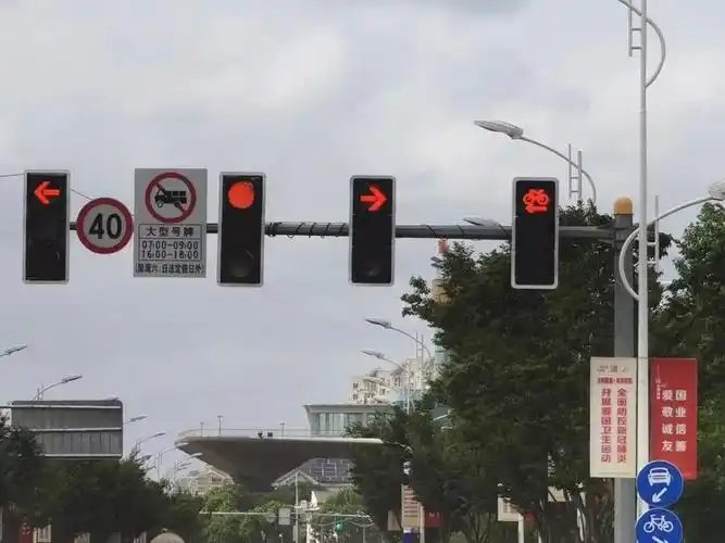 【出行提示】s4南桥西出入口新增一个右转弯红灯