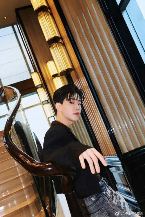 咱就是说你可以永远相信刘宪华的舞台,让人永远充满惊喜的就是大华了