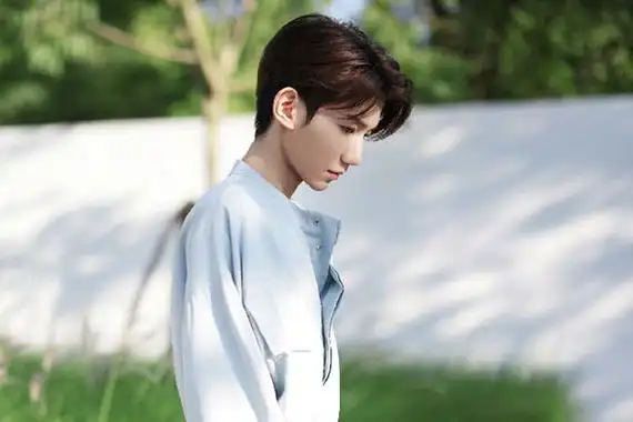 王源个人资料 - 王源身高/体重/年龄/图片 - 星爪时尚网