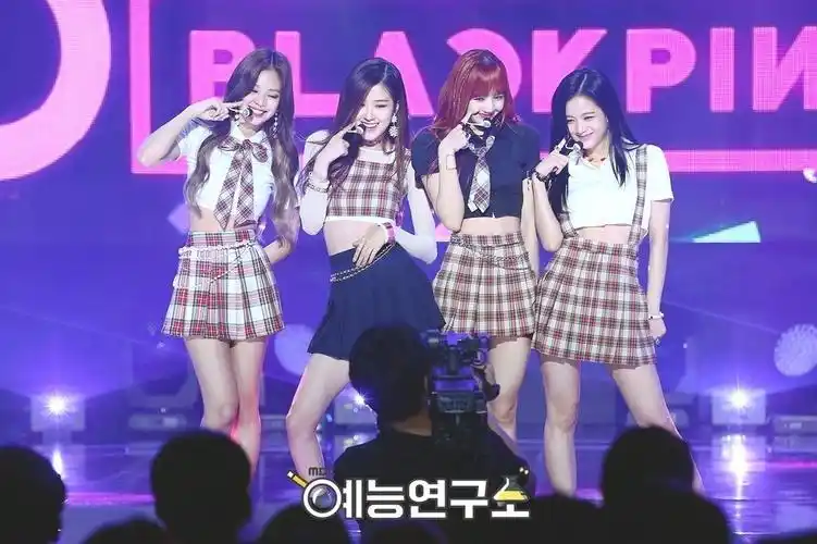 blackpink四人团图拿图请收藏专辑 - 堆糖,美图壁纸兴趣社区