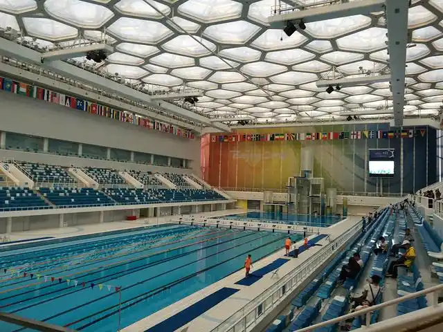 这是运动员热身的泳池,奥运会后成了向市民开放的水立方游泳俱乐部