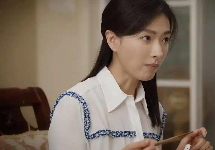 全程张不开嘴,台词硬挤,《县委大院》女三将演技炸裂玩出新花样_万茜