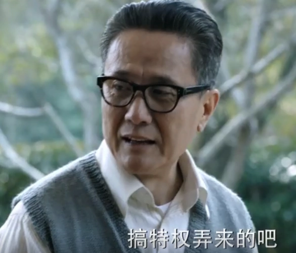 陈岩石明明可以拉祁同伟一把,为何就是不拉?原来第三集早有暗示