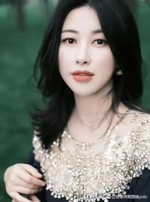 朱珠,连续8年上榜"全球最美面孔"