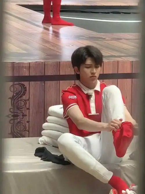 蔡徐坤  生气的猪猪太可爱了吧