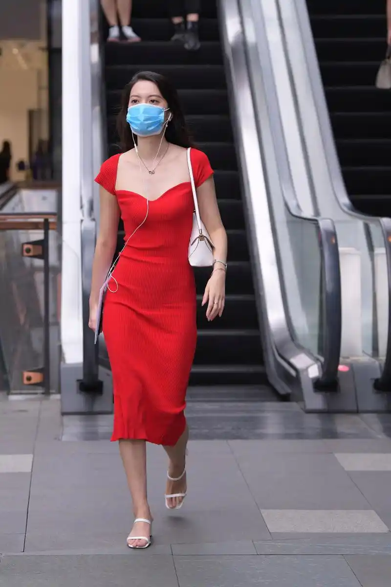 红色包臀裙小姐姐