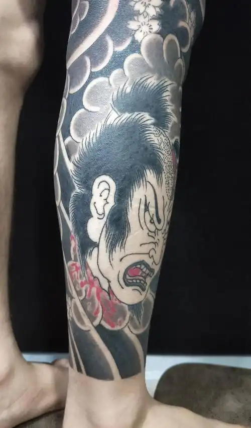 花腿进度纹身图片腿部老传统生首火男花腿纹身图案