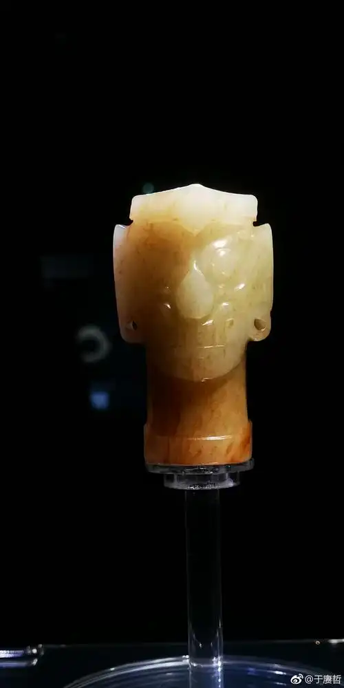 石家河文化玉质神人像莫名和四川广汉三星堆博物馆的神人像有几分相