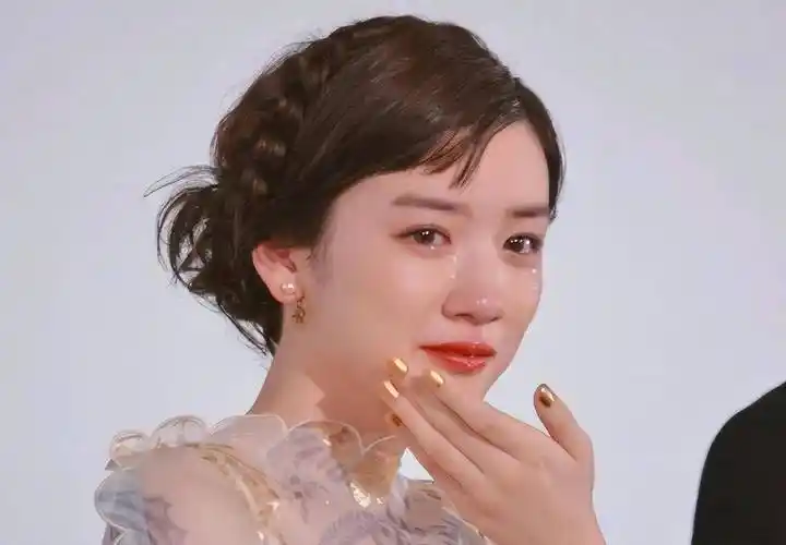 "五官乱飞"就别演哭戏,10位女星的仙女哭相绝了,样子楚楚可怜_眼泪_美