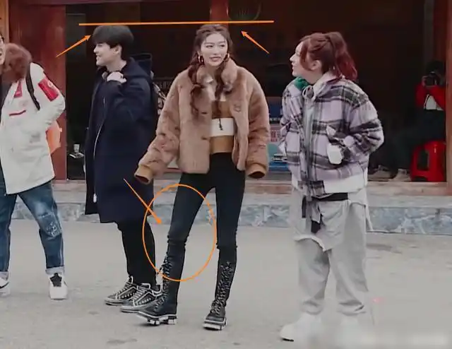 168cm孔雪儿遇上176cm尤长靖,当两人站一起,是谁的身高说了谎?