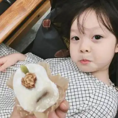卖萌可爱小女孩头像小可爱萌萌的表情惹人爱