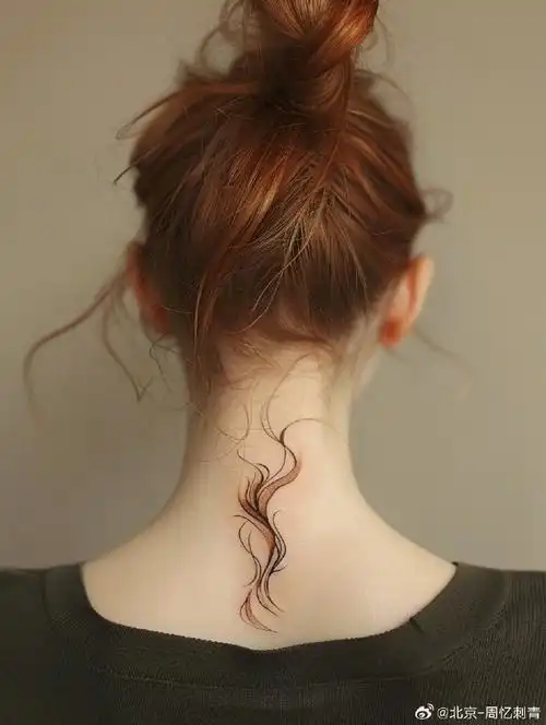 今日纹身图案分享    女生背部纹身    #纹身分享##纹身设计##北京