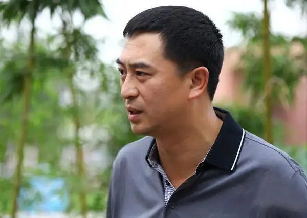 执子之手,与子偕老——电视剧《一仆二主》中杨树和唐红的爱情观