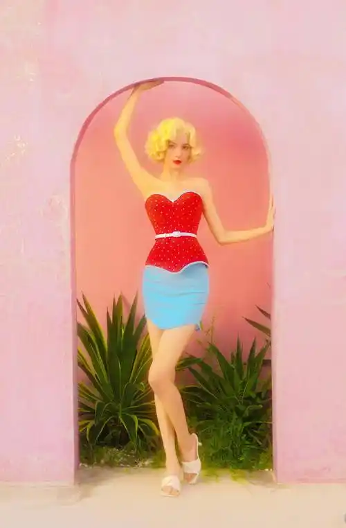 张予曦cos梦露,穿抹身材上衣配包臀裙秀身材,金发红唇时尚又撩人_图片