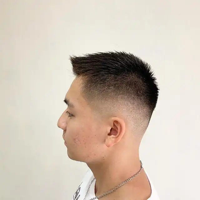 两侧铲短男发有多帅?清爽精神显时尚,越来越多男士这样剪