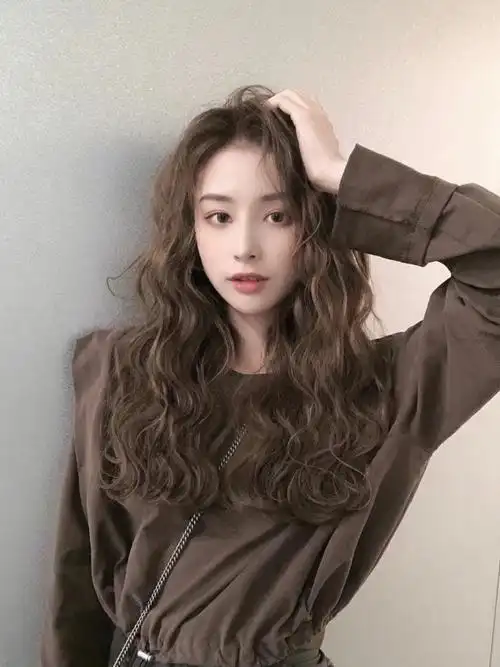 郑州理发店 郑州发型——96慵懒复古法式卷发～2021最火爆烫发拯救